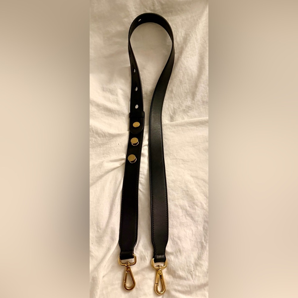 👑✅PRICE FIRM✅ AUTHENTIC FENDI Black Leather Crossbody Strap - Picture 10 of 17